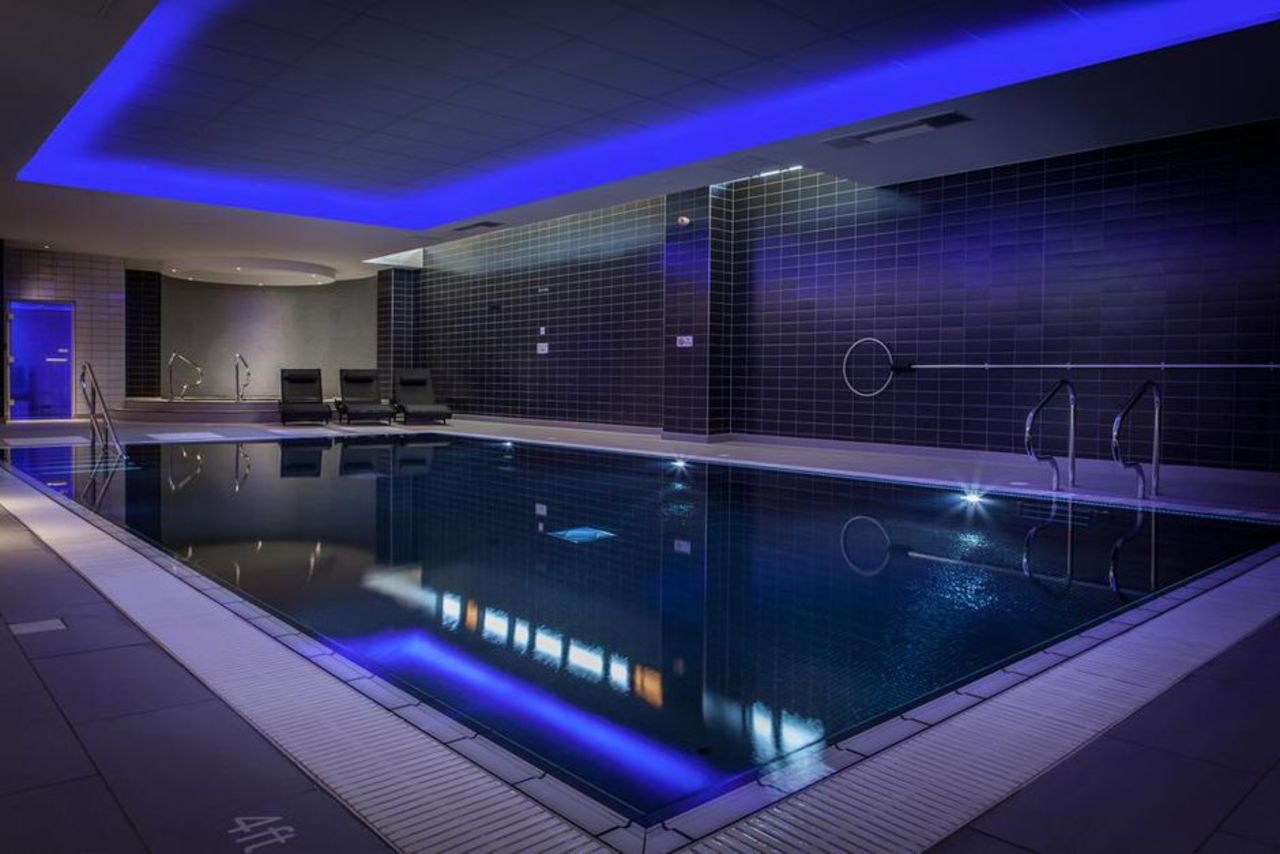 4* Newcastle Crowne Plaza hotel stay w/ gin bar, pool & hottub
